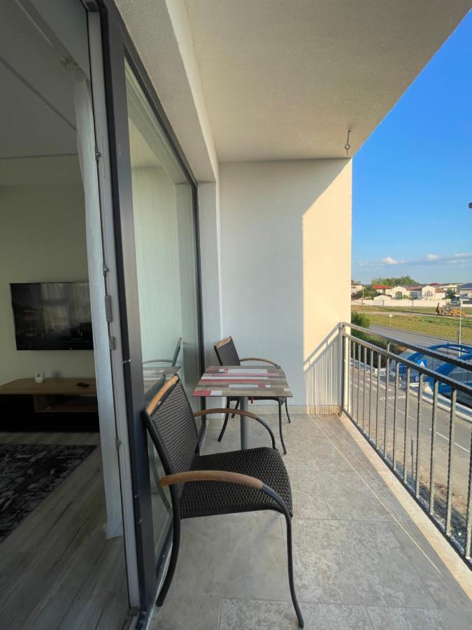 Noah Apartment Self Check-In Otopeni Exterior photo
